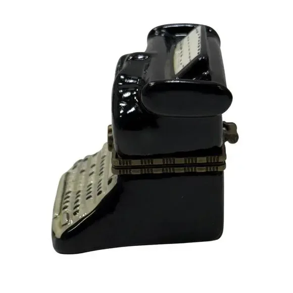 Limoges-Style Porcelain Hinged Trinket Box. - Picture 2 of 6